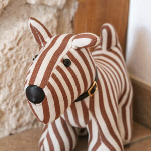 Cale porte - chien rayé marron